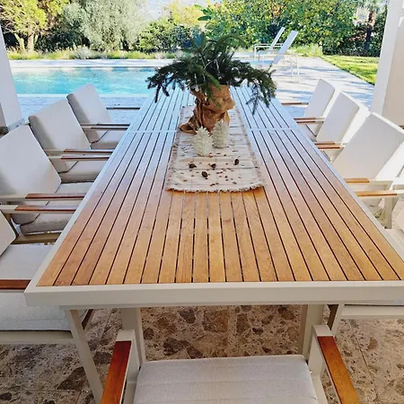 Mi, Opatija Riviera Βίλα