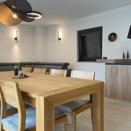 Mi, Opatija Riviera Rukavac (Primorje-Gorski Kotar)