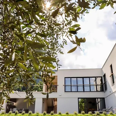 Mi, Opatija Riviera Villa *